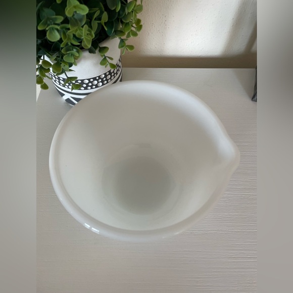 Sunbeam Mixmaster Model 7 Glasbake Milk Glass Mixer Bowl Vintage 1940s with pour - Picture 2 of 5